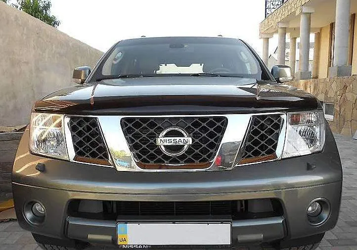 Дефлектор SIM капота Nissan Navara D40 2010-2020