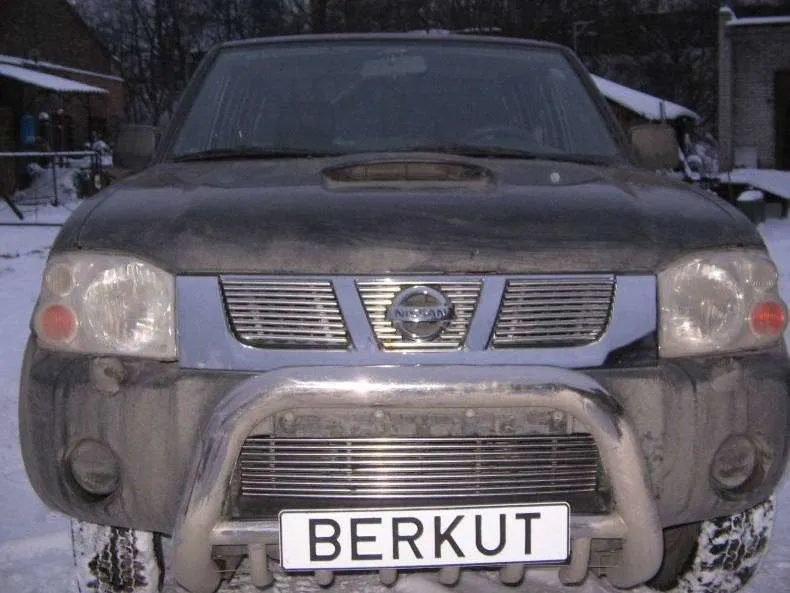 Накладка на решётку бампера Berkut d10 для Nissan NP-300 2008-2020