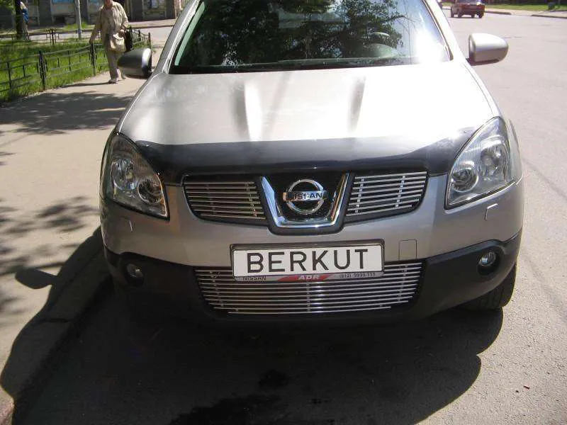 Накладка на решётку бампера Berkut d10 для Nissan Qashqai 2007-2010